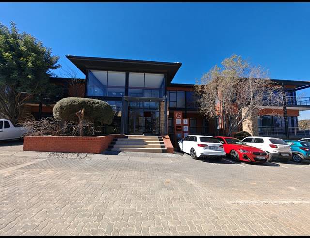 132M² OFFICE TO LET IN MEYERSDAL